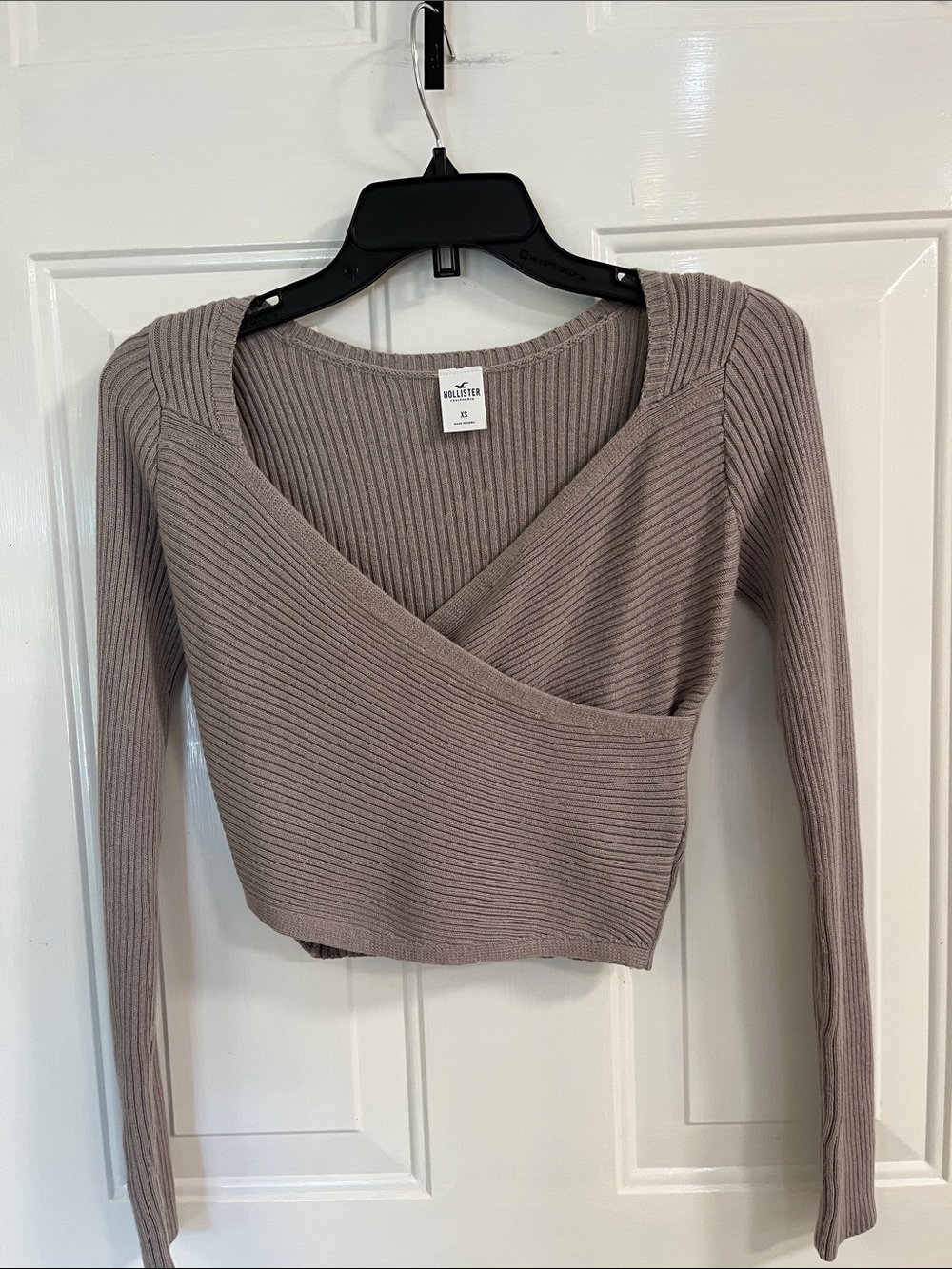 Hollister Cropp sweater. Size xsmall.